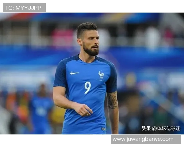 吉鲁足球明星壁纸精选展现他的风采与魅力，尽享足球激情与艺术之美