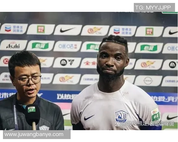 扎着小辫的足球明星如何在绿茵场上展现个人魅力与风采 扎着小辫的足球明星如何在绿茵场上展现个人魅力与风采